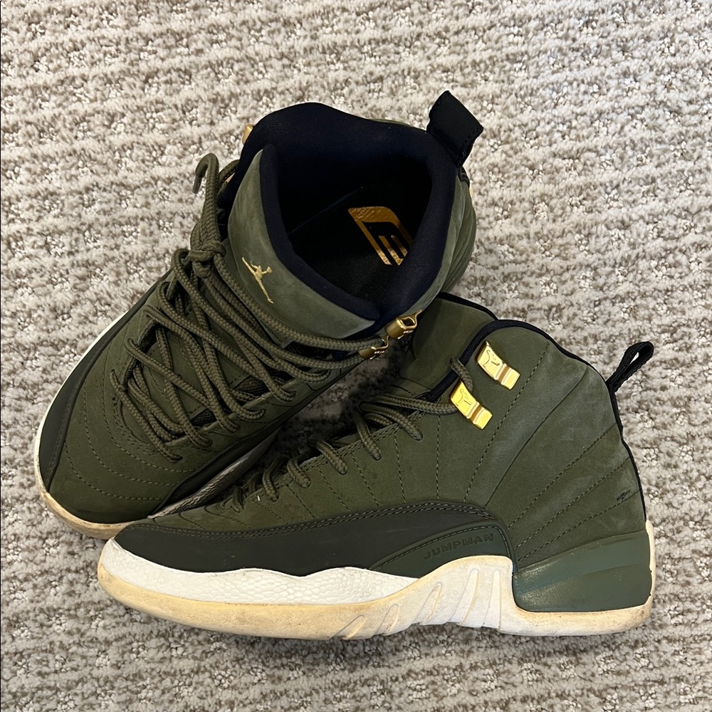 Air Jordan 12 retro “class of 2003” boys size 4Y